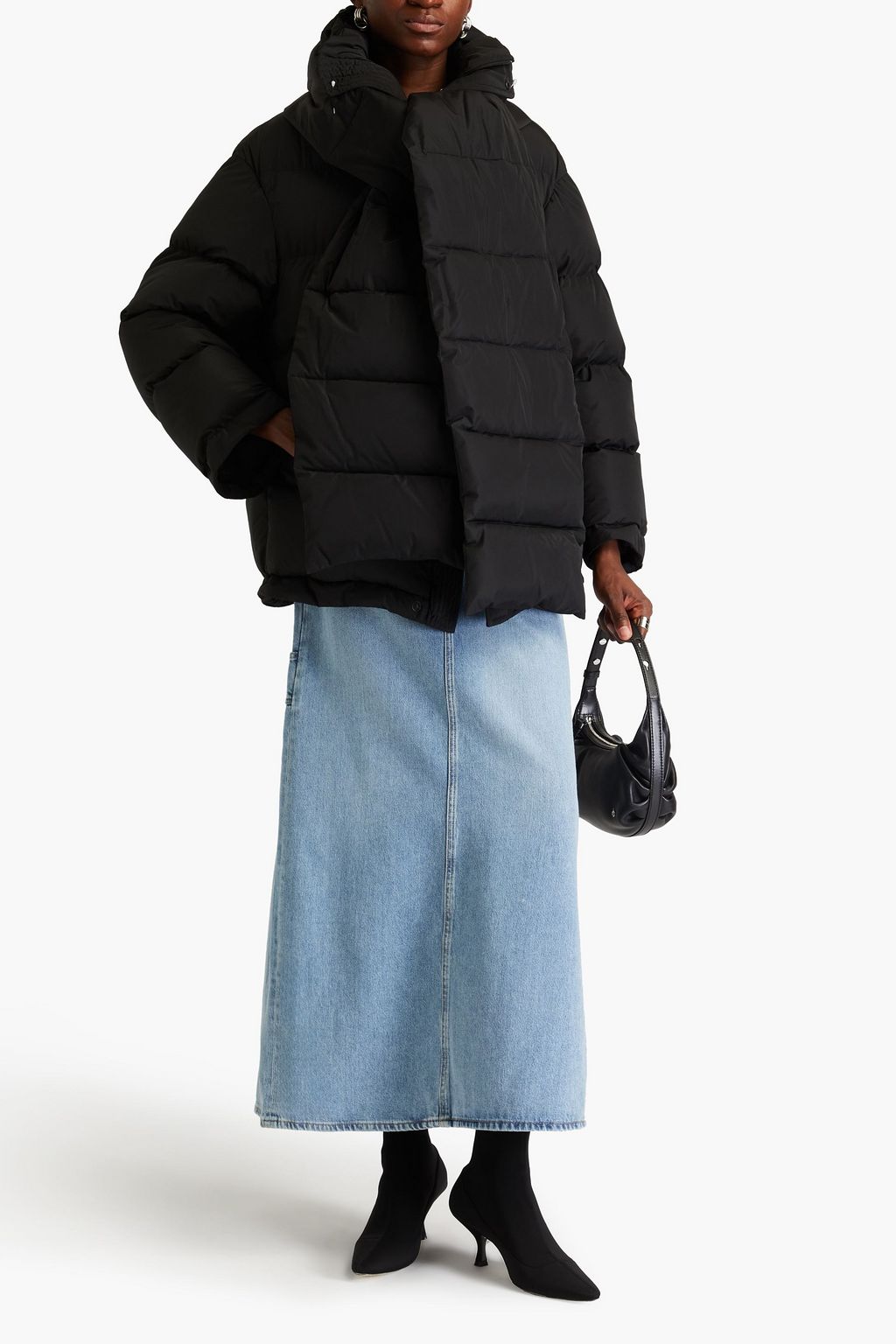 BALENCIAGA جاكيت من قماش عازل بتصميم مبطّن