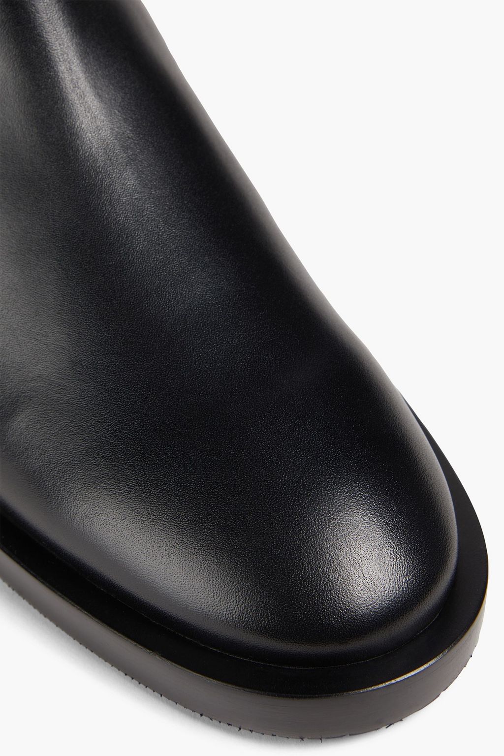STUART WEITZMAN بوت تشيلسي «سوندرا» من الجلد