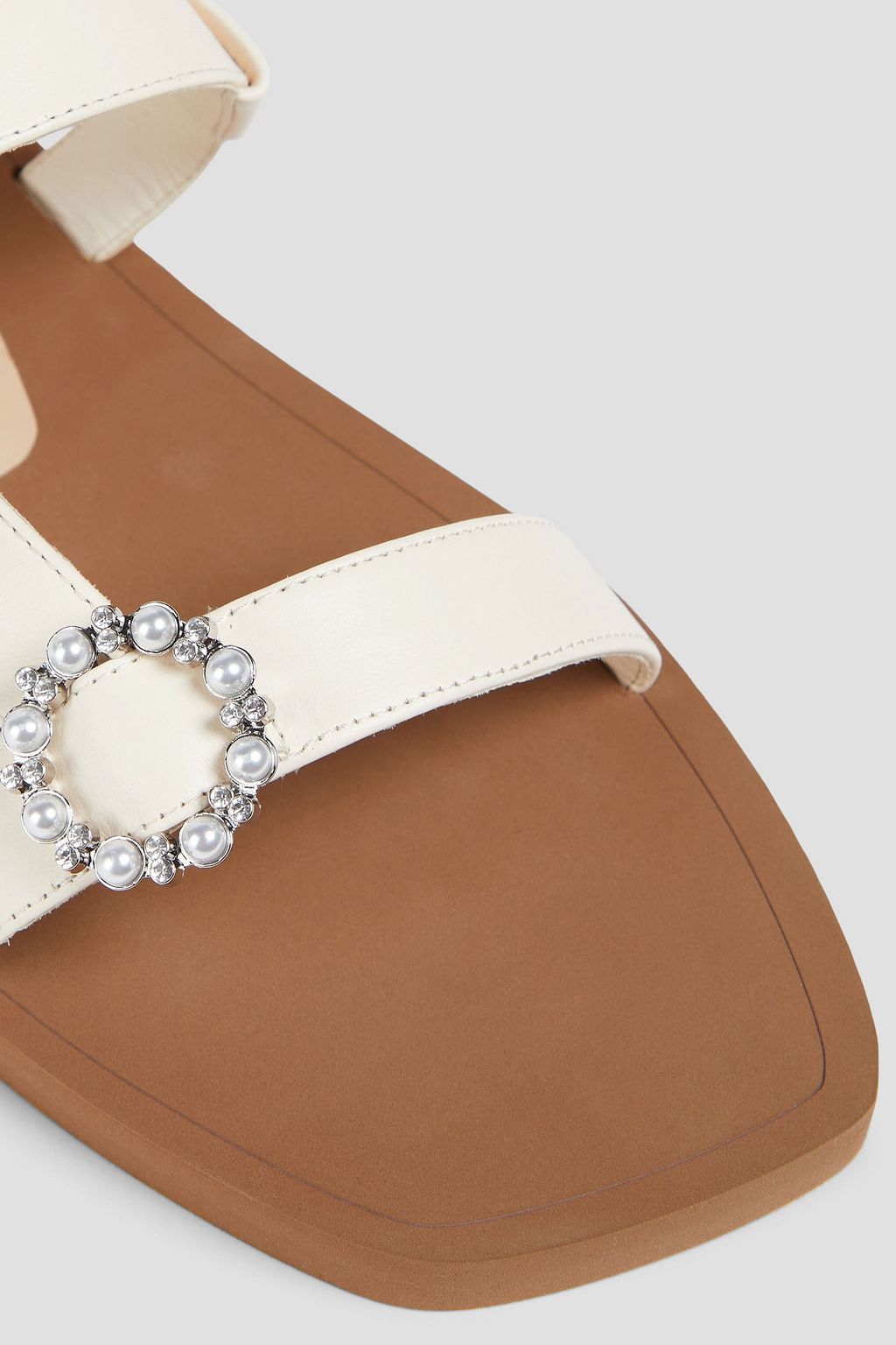 STUART WEITZMAN صندل مصنوع من الجلد بتصميم مزركش