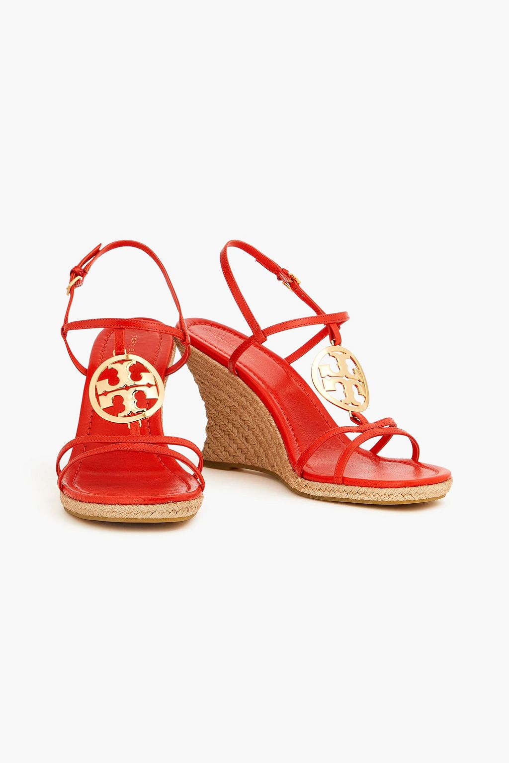 TORY BURCH صندل "كابري ميلر" من الجلد بكعب إسفيني مزين بشعار العلامة