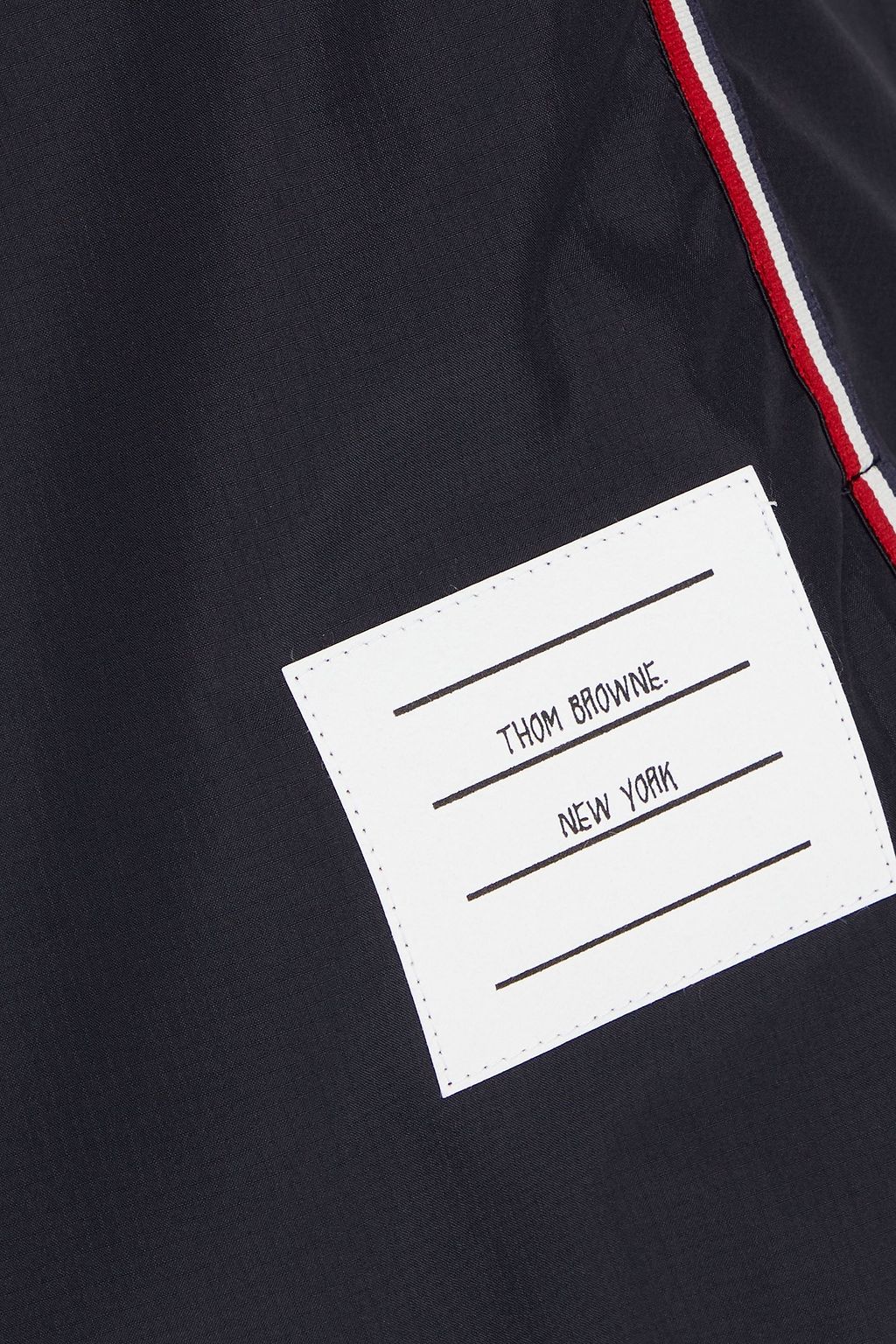 THOM BROWNE تنورة قصيرة من القماش العازل