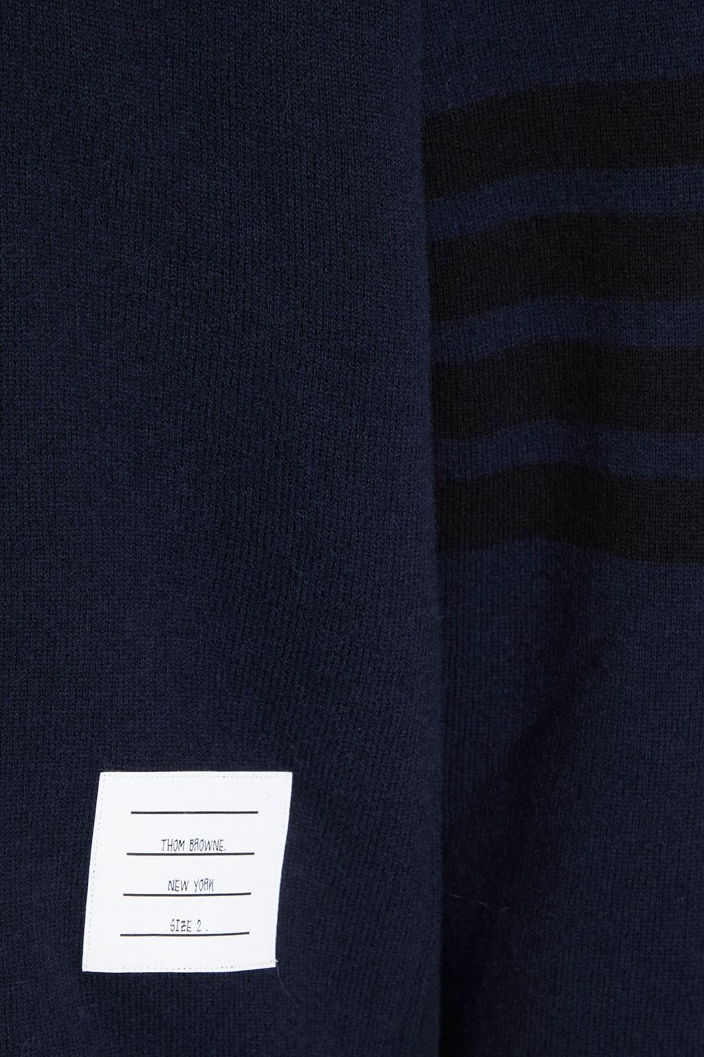 THOM BROWNE كنزة رياضية مخططة بياقة عالية من الصوف