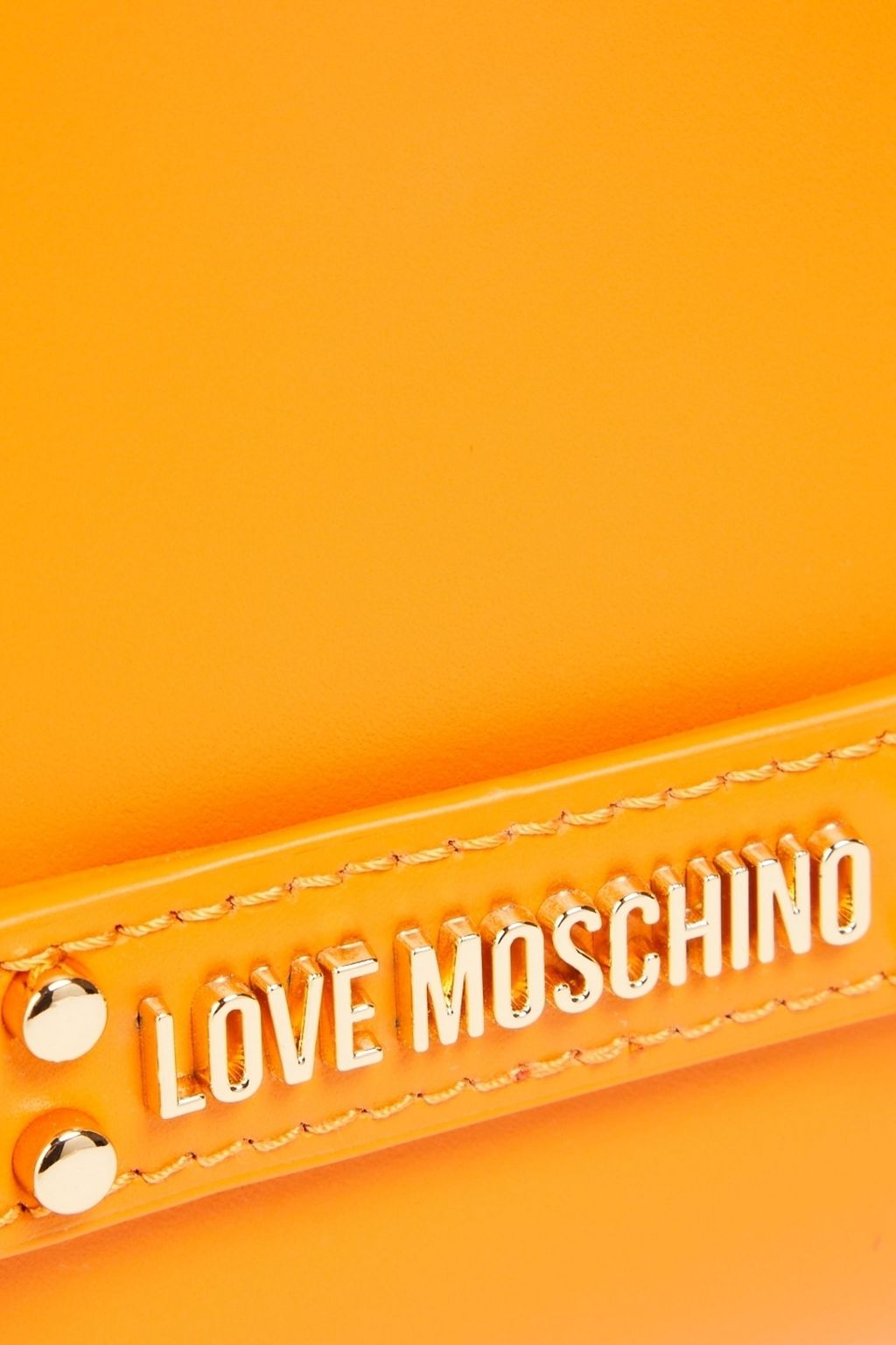 LOVE MOSCHINO حقيبة كتف من الجلد ومزيّنة بدبابيس معدنية