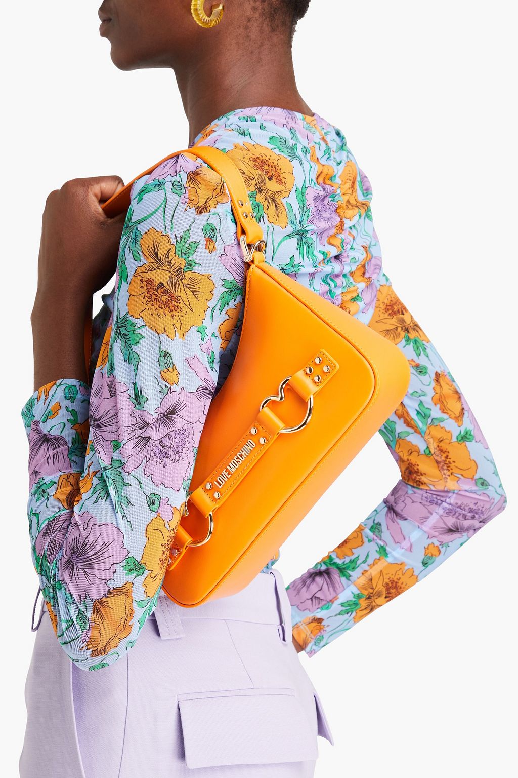 LOVE MOSCHINO حقيبة كتف من الجلد ومزيّنة بدبابيس معدنية