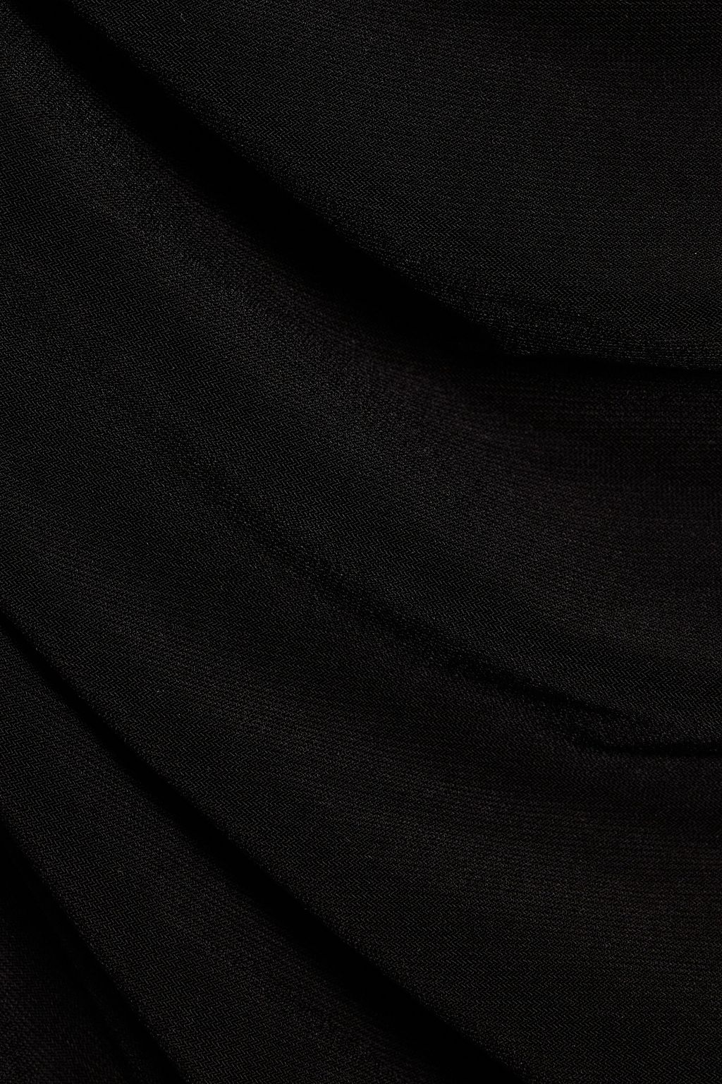 NORMA KAMALI فستان بياقة هالتر الدائرية من الجيرسي المطاط بتأثير مزموم مزين بفتحات