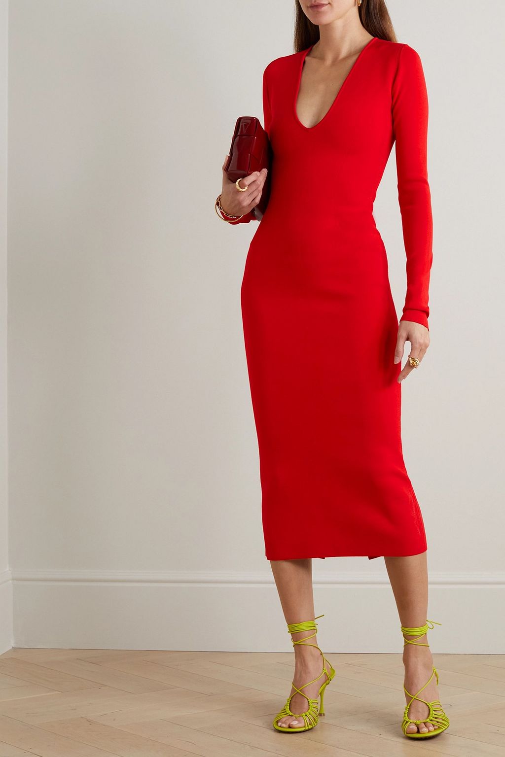 VB BODY VICTORIA BECKHAM فستان متوسط الطول من نسيج مطاط ومضلع