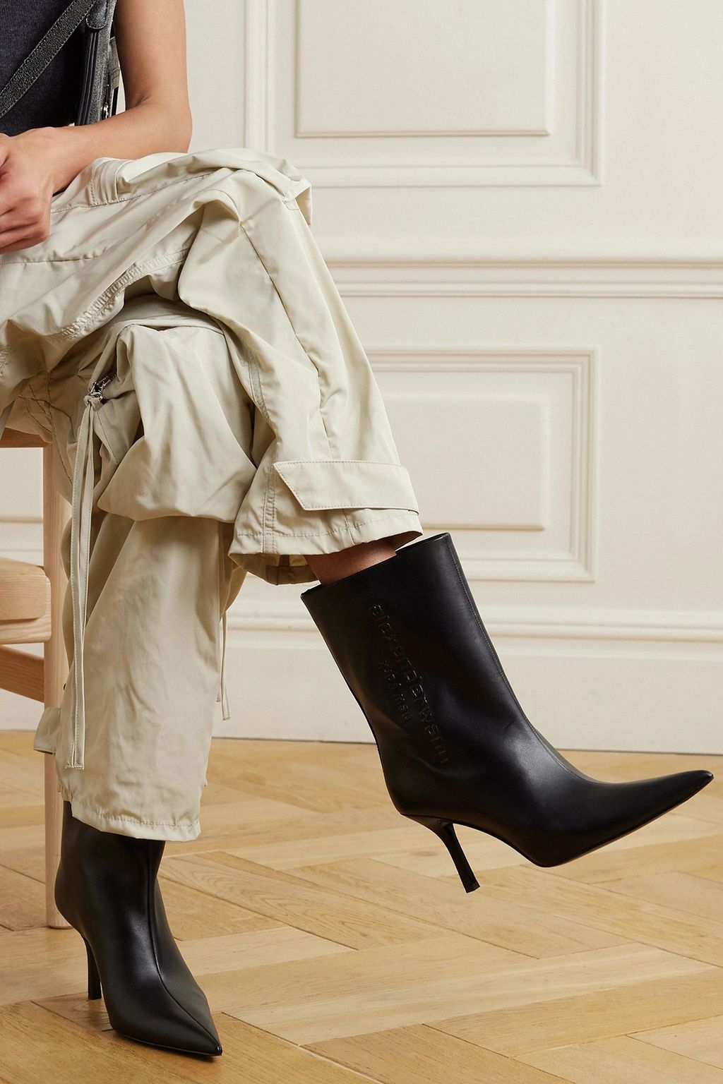 ALEXANDER WANG Delphine レザー アンクルブーツ シリコントリム エンボスロゴ入り