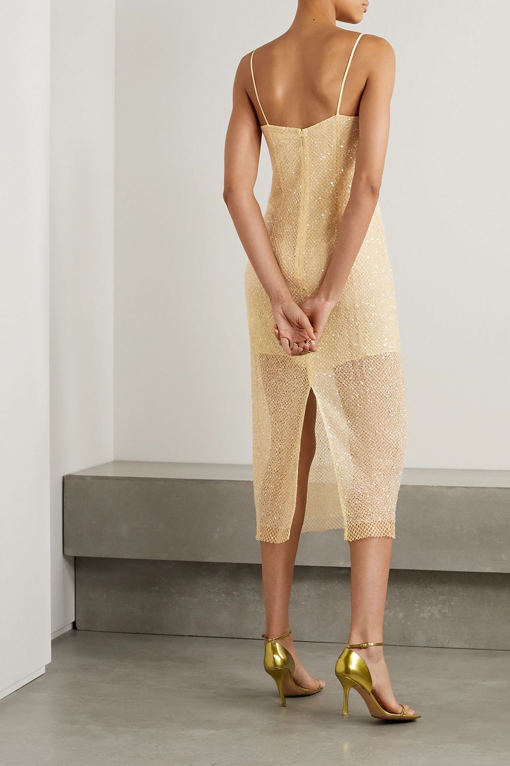 JASON WU COLLECTION فستان متوسّط الطول بحبكة مفتوحة مزركش بأقراص براقة
