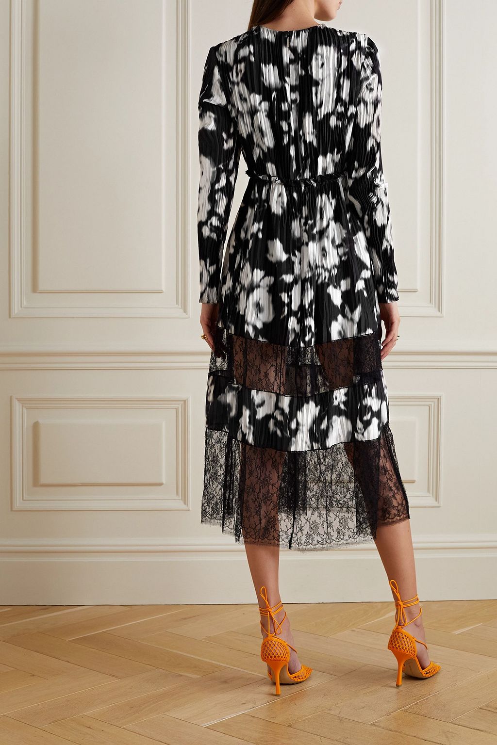 JASON WU COLLECTION فستان متوسط الطول من حرير الساتان البليسيه بطبعة الزهور بحاشية من الدانتيل