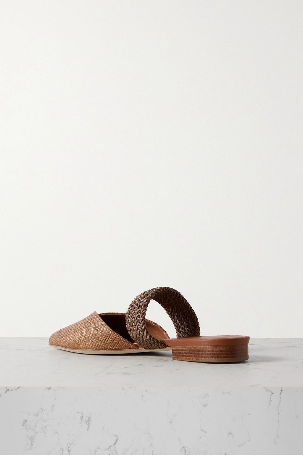 MALONE SOULIERS Maisie flache Schuhe mit spitzer Kappe aus Raffiabastimitat mit Kordelbesatz