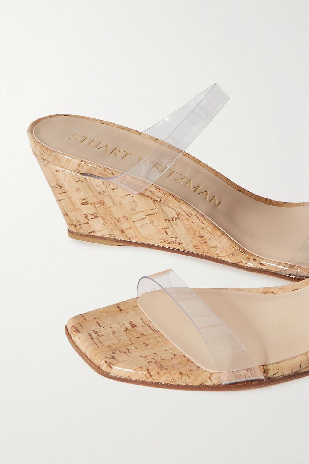 STUART WEITZMAN صندل Aleena من البلاستيك الشفاف بكعب ويدج