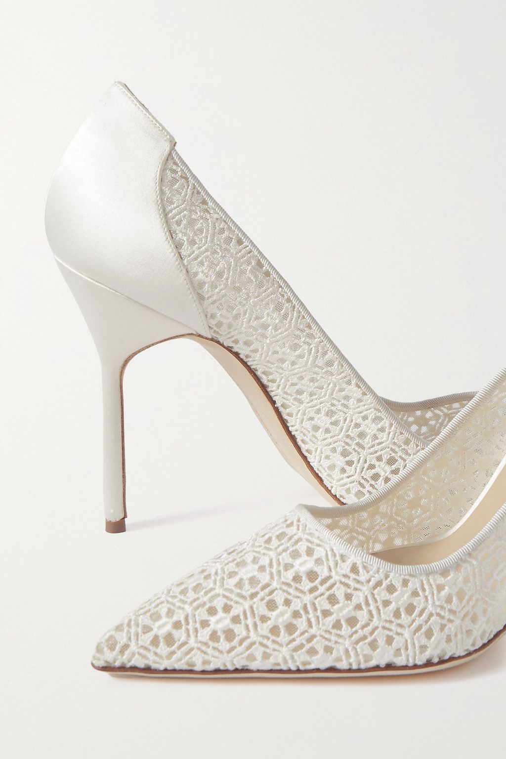 MANOLO BLAHNIK BBLA 105 lace and satin pumps