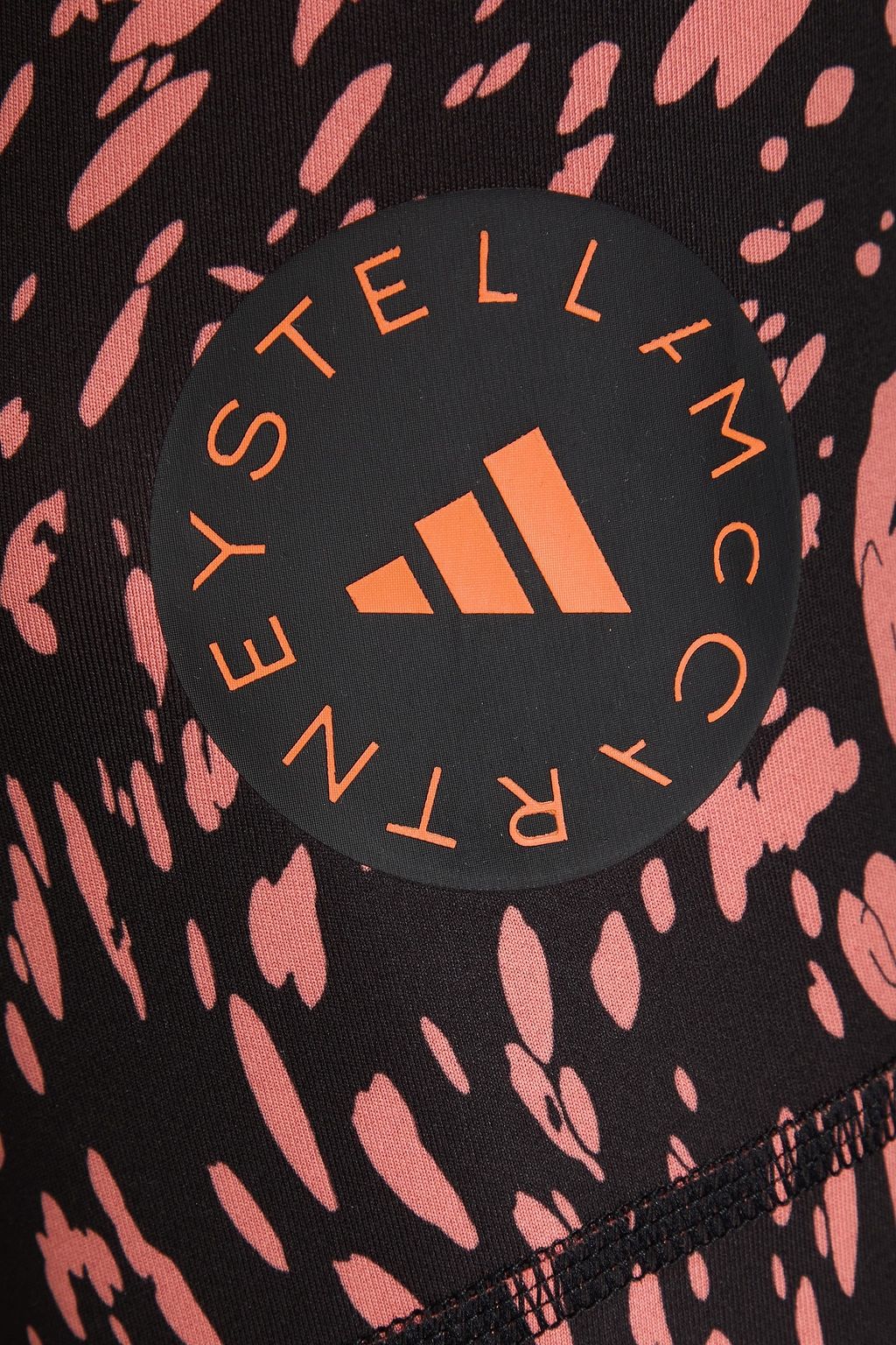 ADIDAS BY STELLA MCCARTNEY بنطلون ضيق قصير من نسيج مطاطي مزين بطبعات