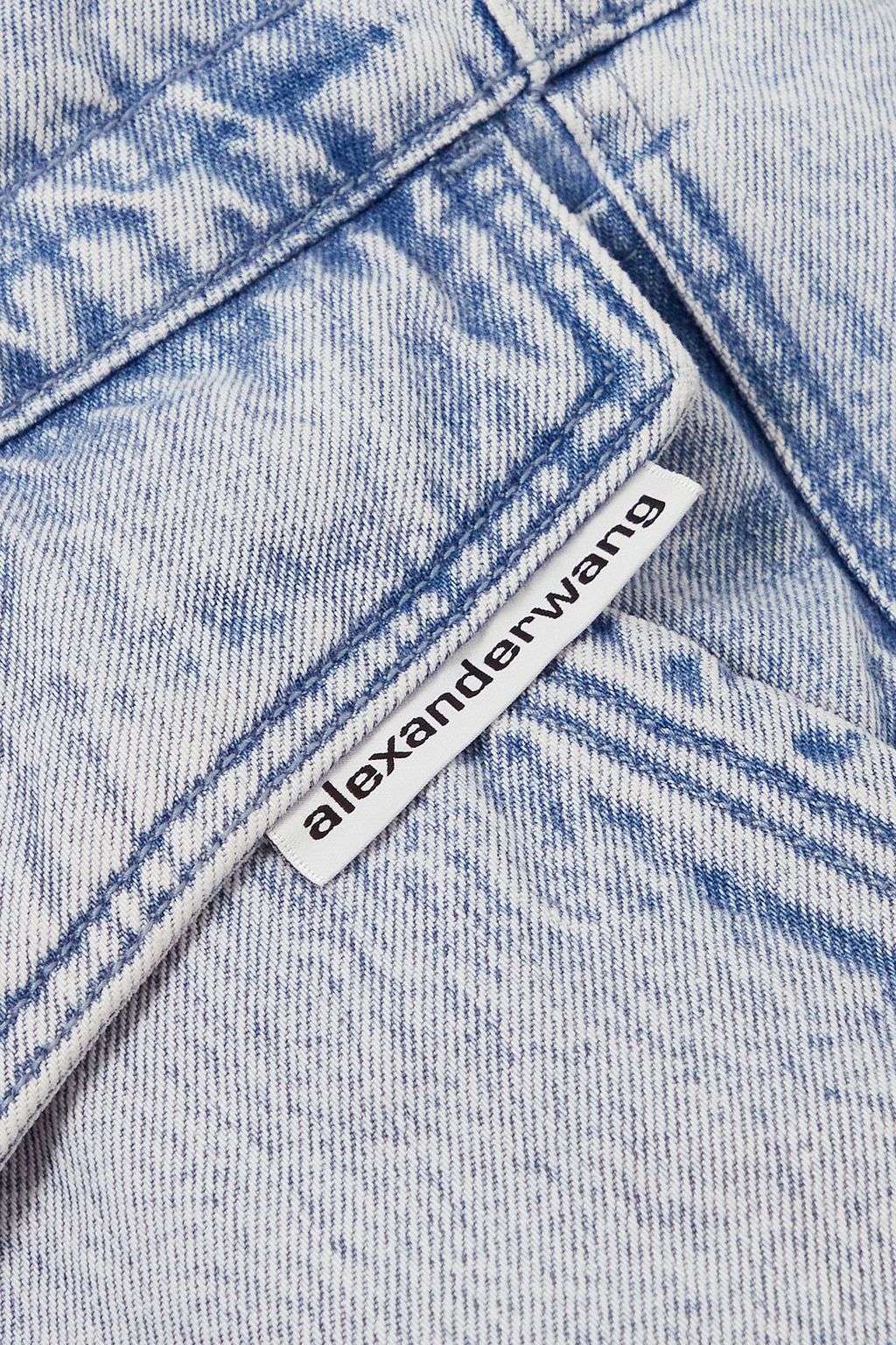 ALEXANDER WANG جاكيت بقبعة وبقصّة واسعة القياس من الدنيم المبيّض والمبطّن