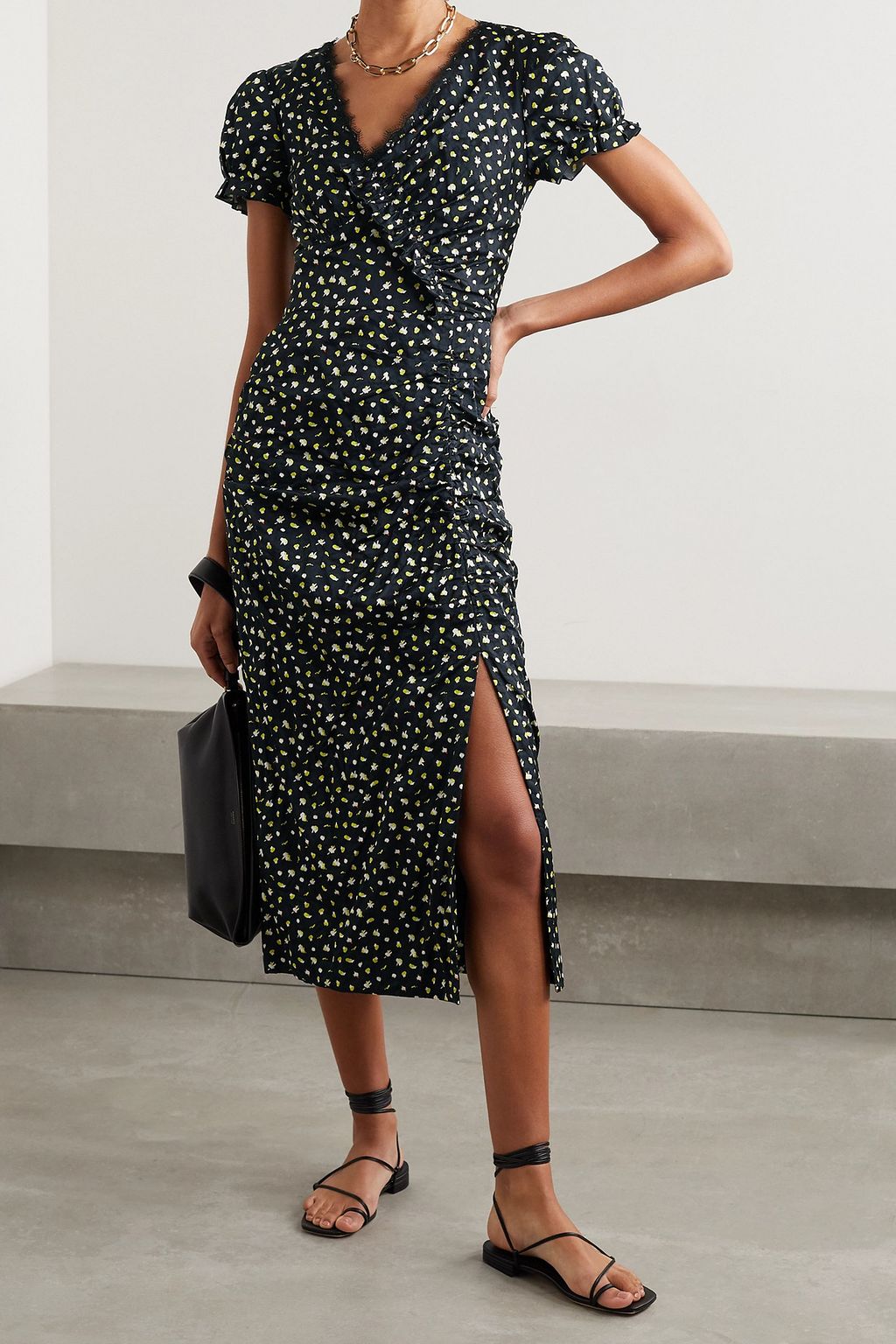 JASON WU COLLECTION فستان متوسط الطول من الساتان المجعّد بطبعة الورود بزمزمات وحاشية من الدانتيل