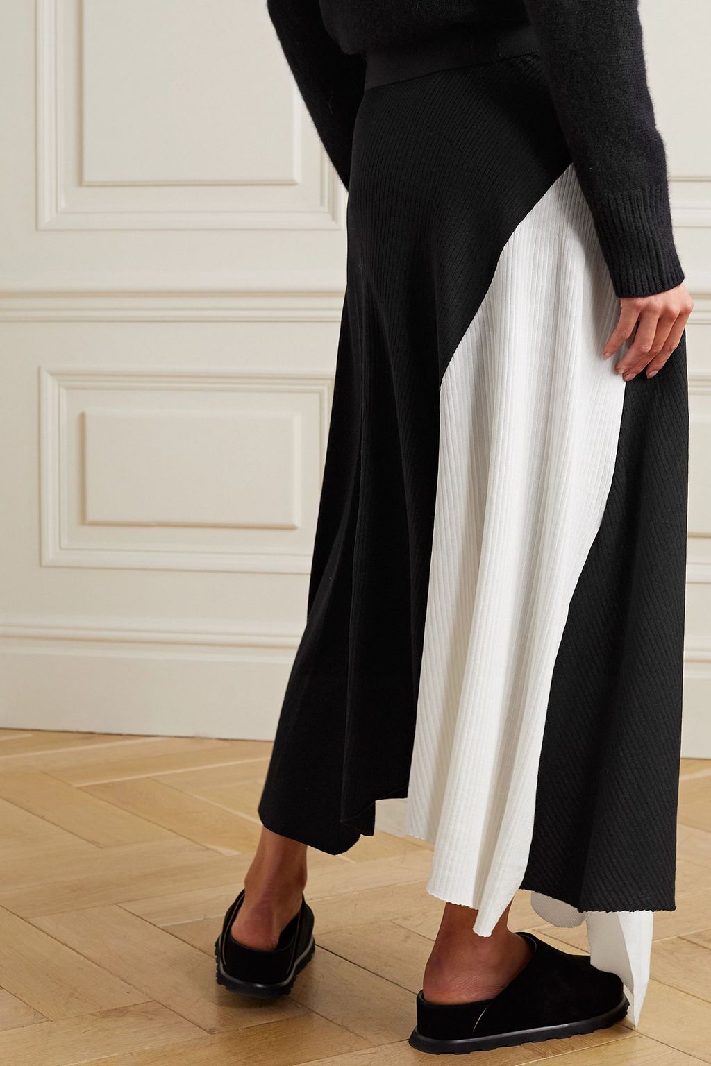 LAFAYETTE 148 تنورة متوسّطة الطول بقصّة غير متماثلة من نسيج بحبكة مضلّعة بلونين