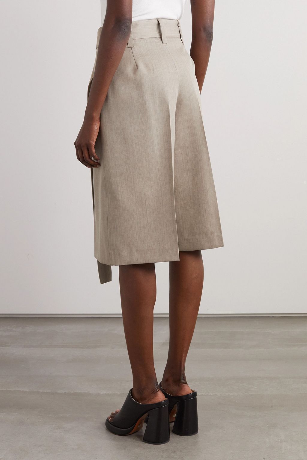 JIL SANDER شورت بحزام من صوف التويل