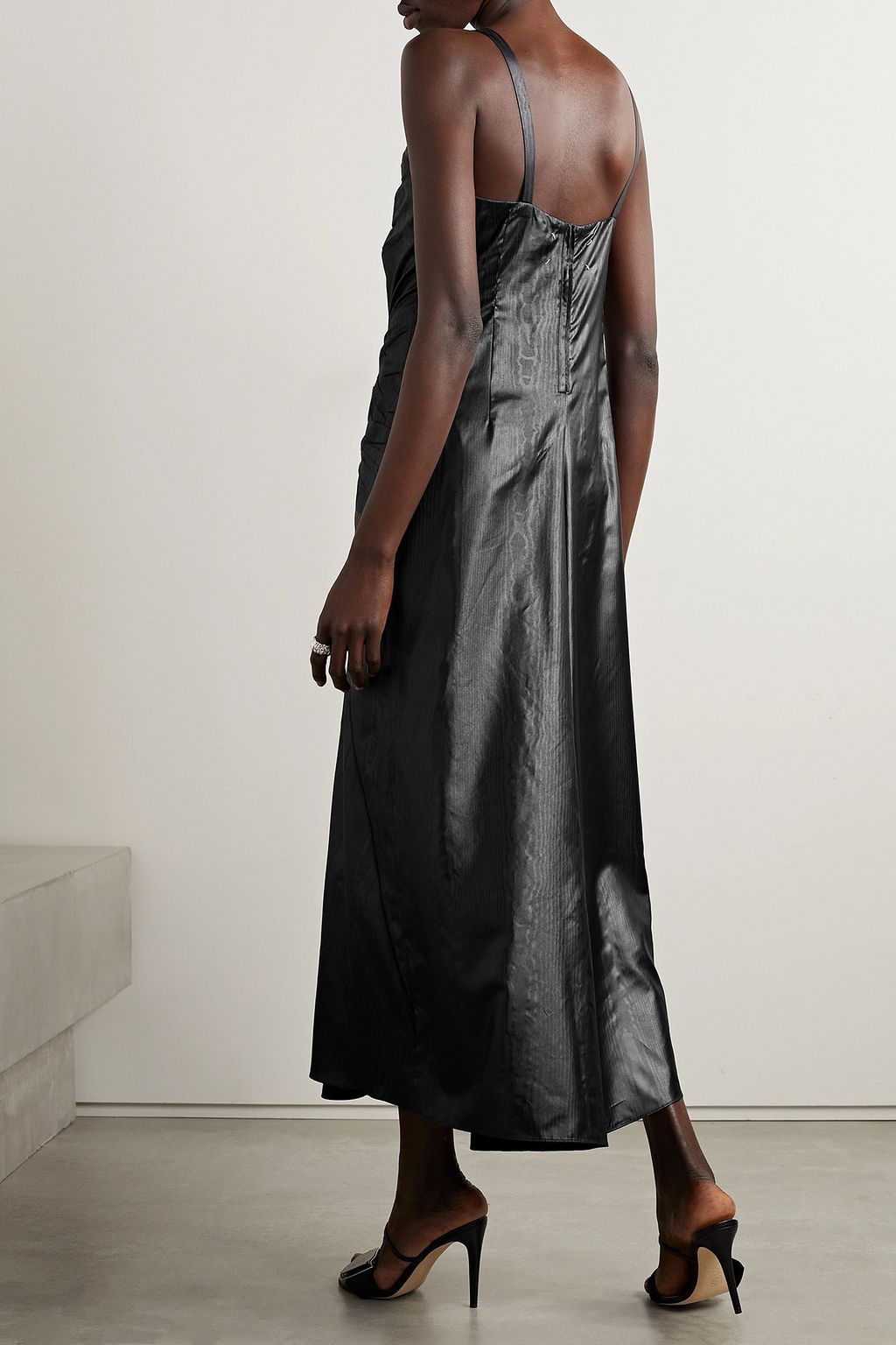 MAISON MARGIELA فستان طويل من المواريه مزموم