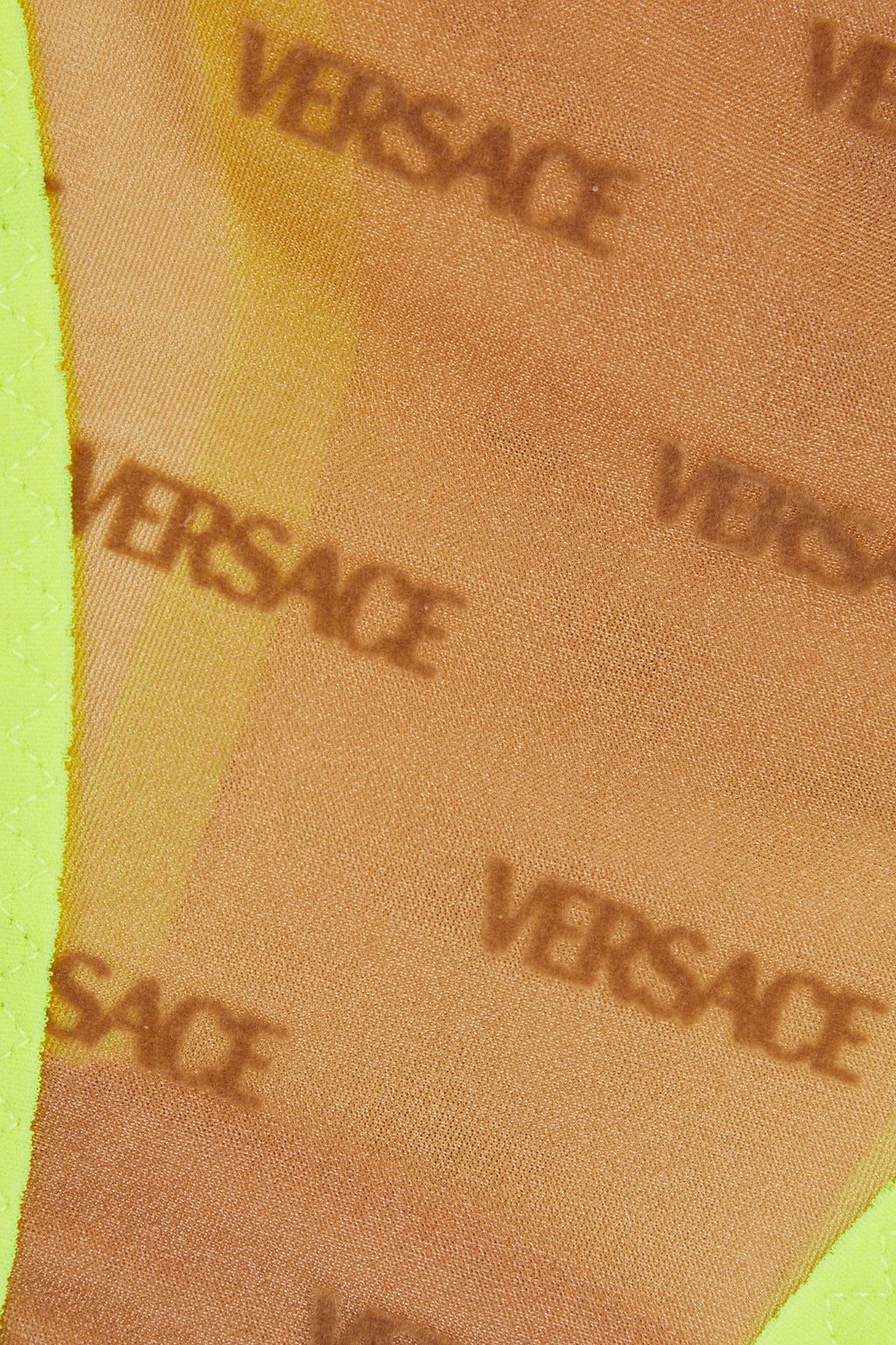 VERSACE سروال داخلي من الشبك المطاط بلون معدني مزين بطبعات وأشرطة أنبوبية بلون نيوني