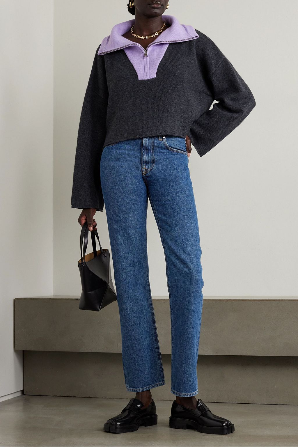 JW ANDERSON جينز بخصر عالٍ وأرجل مستقيمة مطرّز