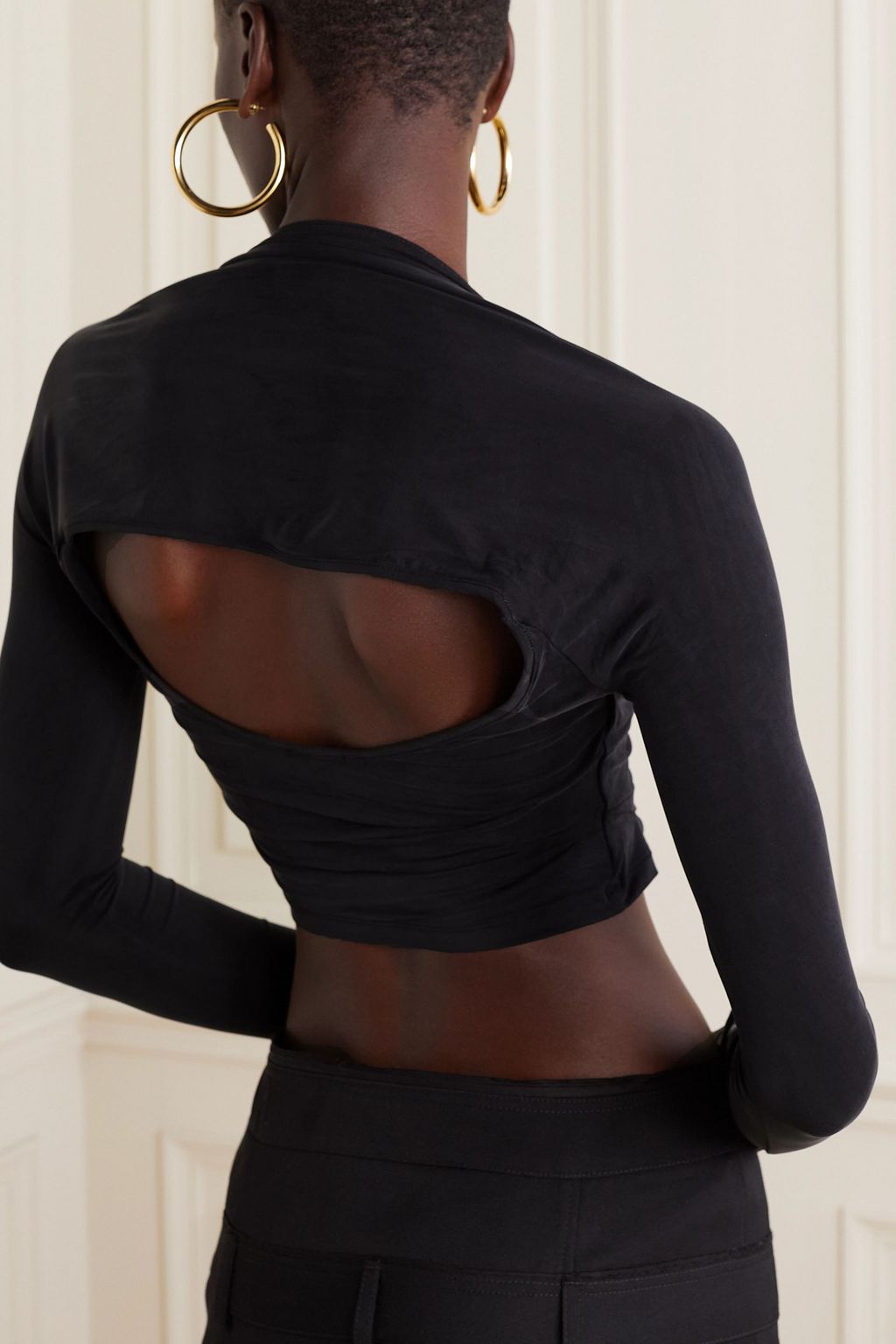 JACQUEMUS بلوزة قصيرة من الجيرسيه المرن المصنوع من مزيج الكوبرو