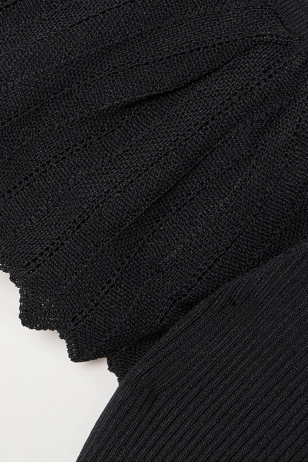 JW ANDERSON بلوزة بدون أكمام مفتوحة الكنفين بحبكة مضلعة وكشاكش