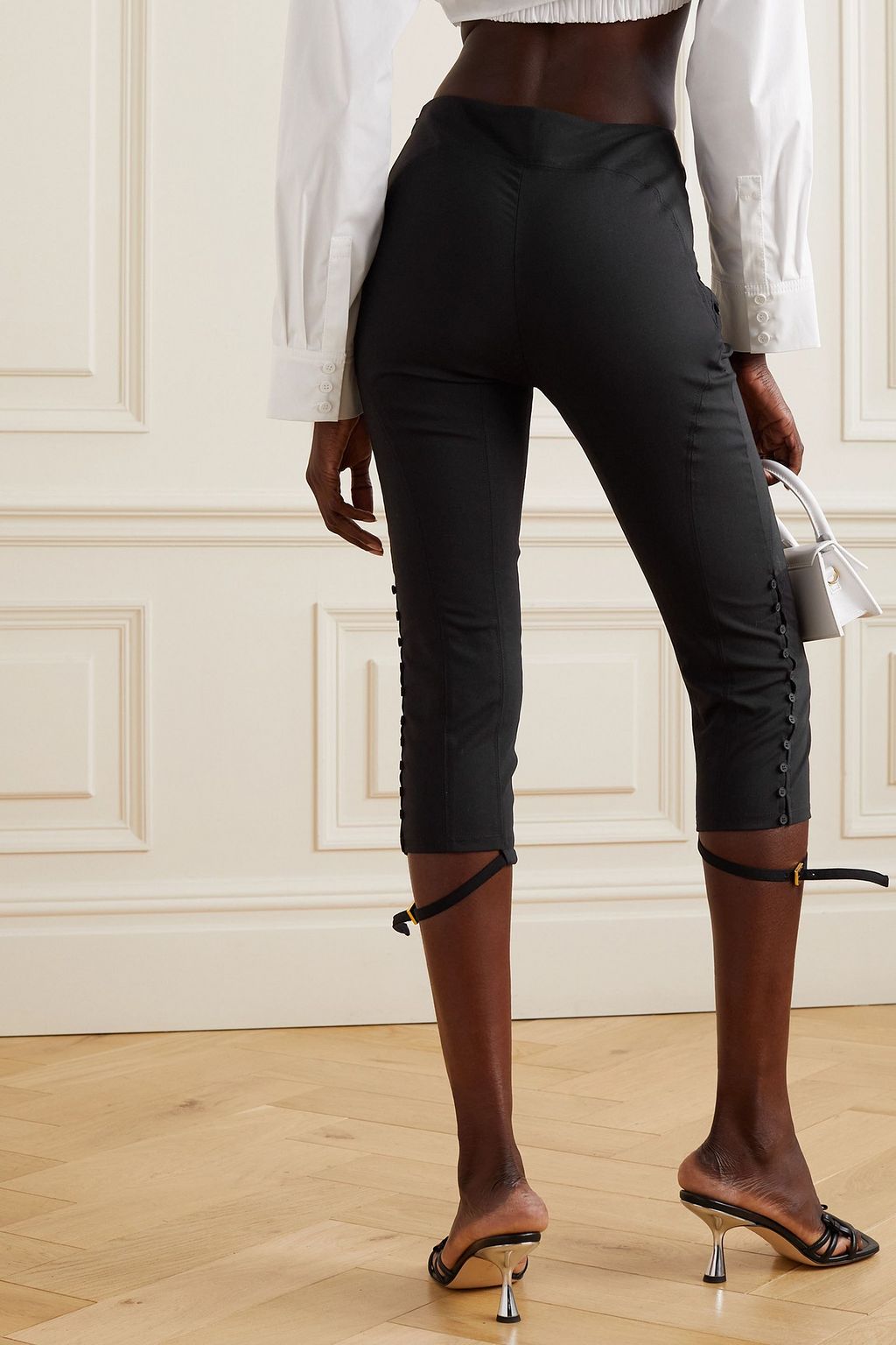 JACQUEMUS بنطال Caraco بأرجل ضيّقة وقصيرة من مزيج الصوف