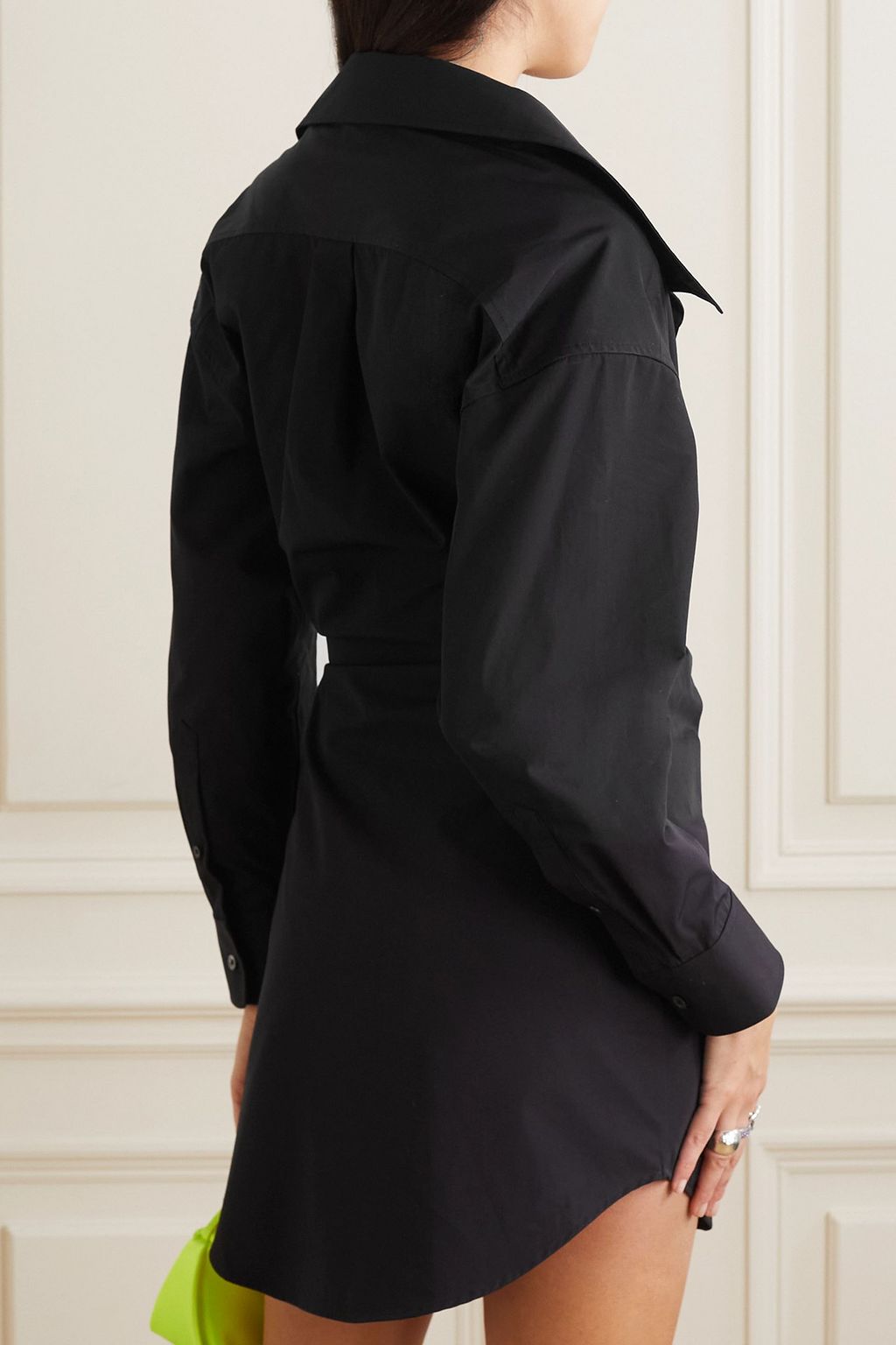 ALEXANDER WANG Mini-Hemdblusenkleid aus Baumwollpopeline mit Raffung und Kristallen