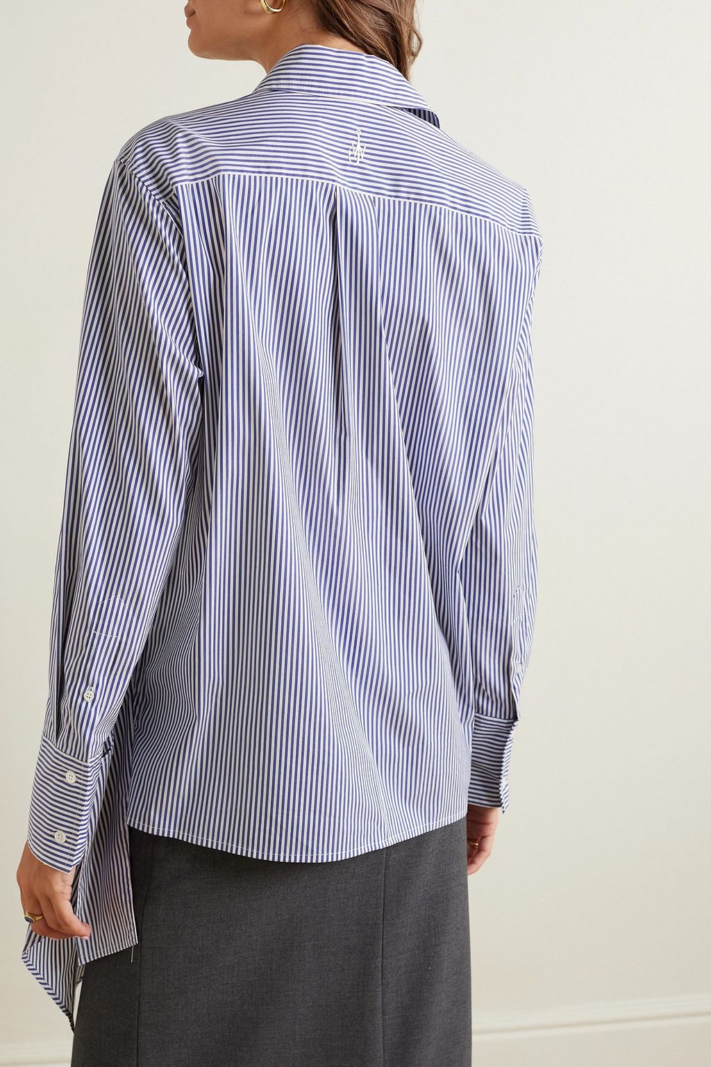 JW ANDERSON Asymmetrisches Hemd aus gestreifter Popeline aus einer Baumwollmischung