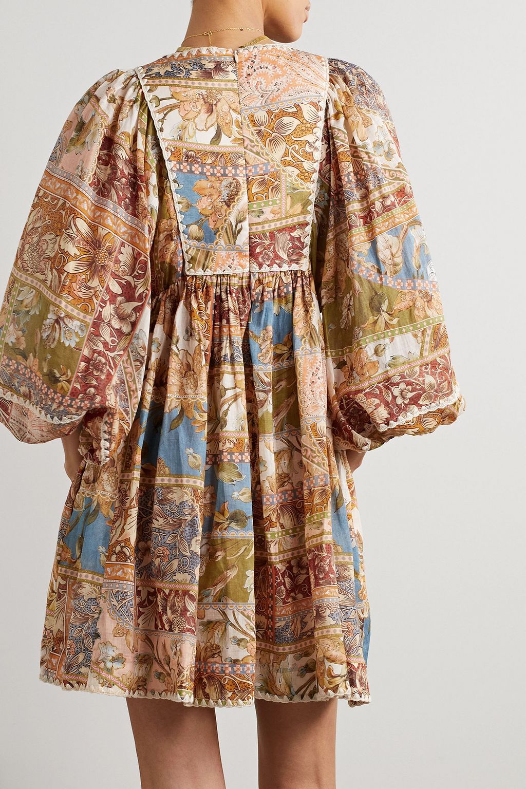 ZIMMERMANN فستان Chintz قصير من الرامي  بطبعات مع حاشية من الكروشيه