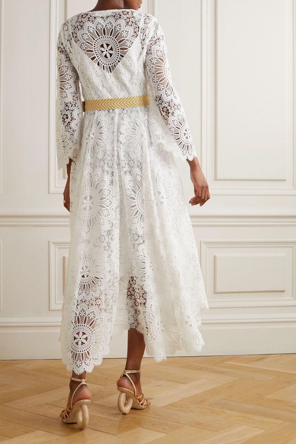 ZIMMERMANN فستان Chintz Doily متوسّط الطول من دانتيل غَيبُور بقصة غير متماثلة وحزام