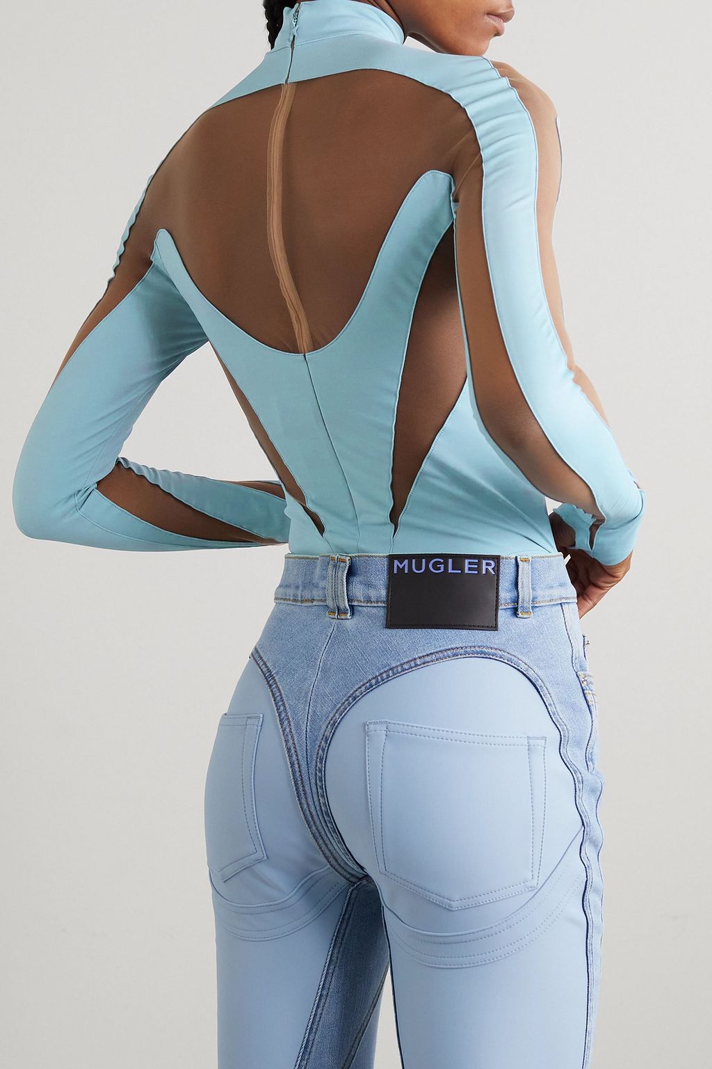 MUGLER بودي سوت من التول والجيرسي المطاط بفتحة