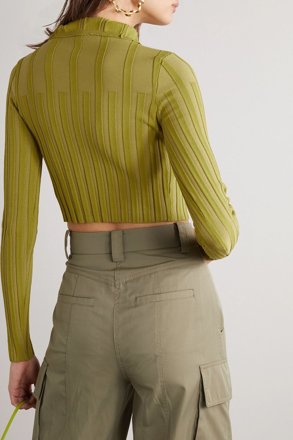 JACQUEMUS كارديغان قصير من نسيج محبوك بنمط مضلّع مزيّن بأزرار