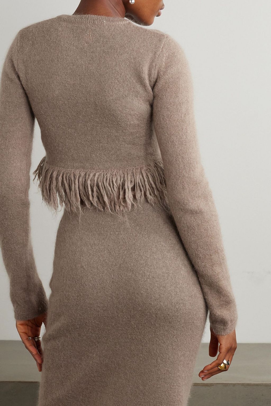 JW ANDERSON كنزة قصيرة من مزيج الموهير بفتحة مع أهداب