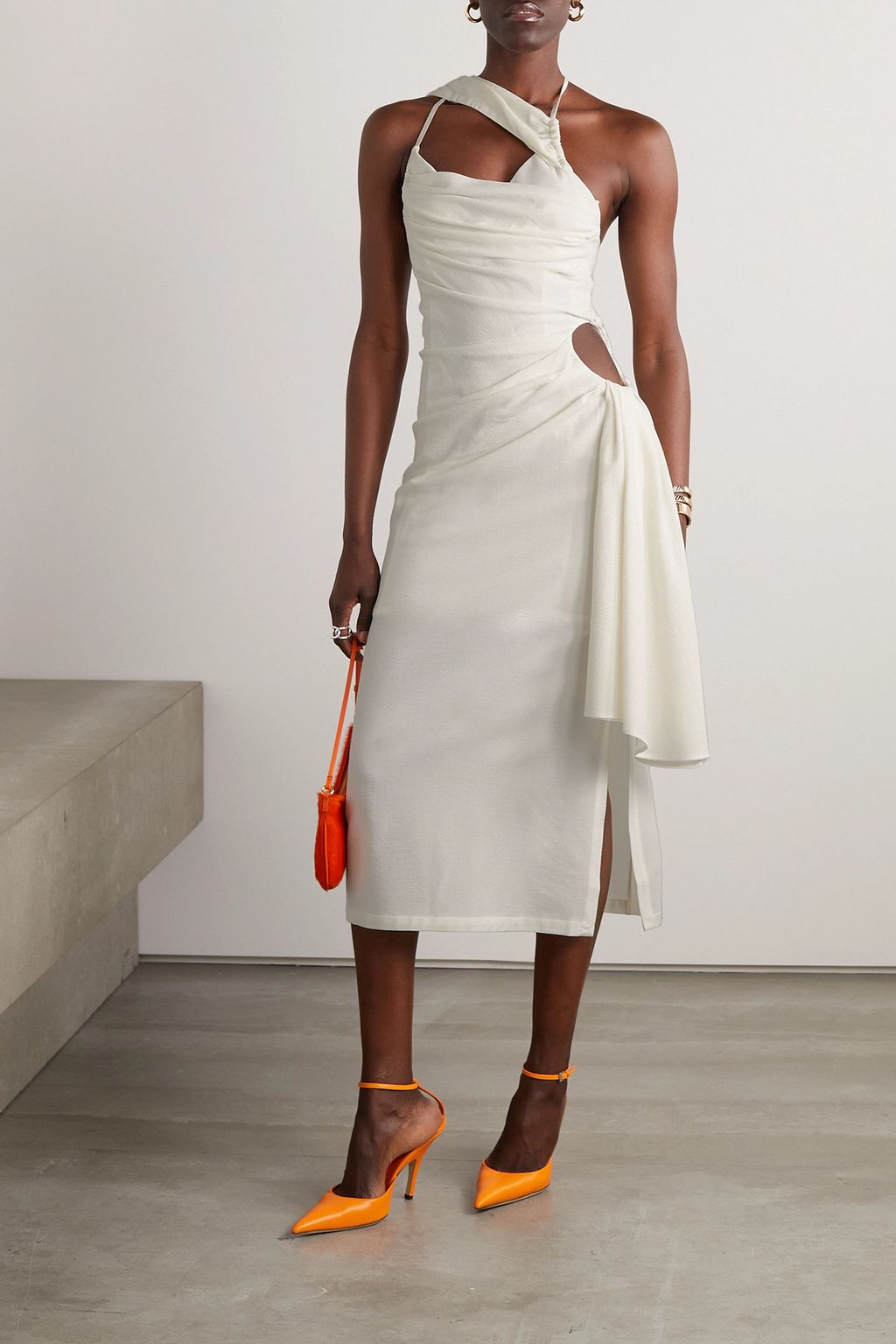 JACQUEMUS فستان Abanada متوسط الطول درابيه بفتحة من مزيج صوف كريب