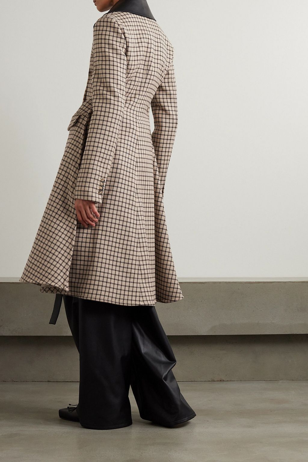 JW ANDERSON معطف محبوك بنقشة المربعات مزخرف بالجلد
