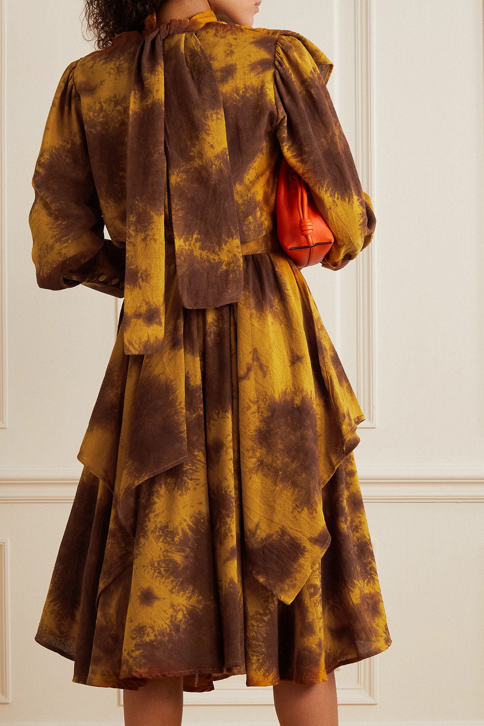  Lukhanyo Mdingi - Pereira Midikleid Aus Baumwoll-voile Mit Gürtel, Raffungen Und Batikmuster - Braun - L 
