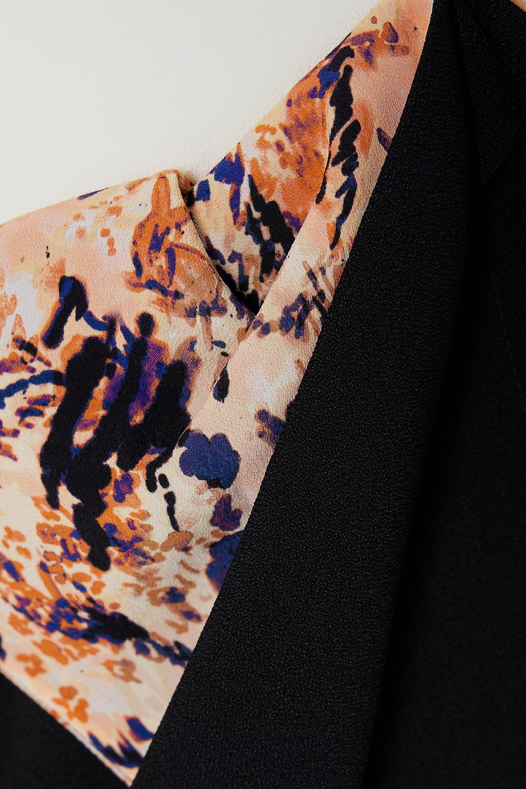 PROENZA SCHOULER فستان متوسط الطول يمكن ارتداؤه بعدة طرق من الكري بطبعات بقطع محاكة بجانب بعضها البعض