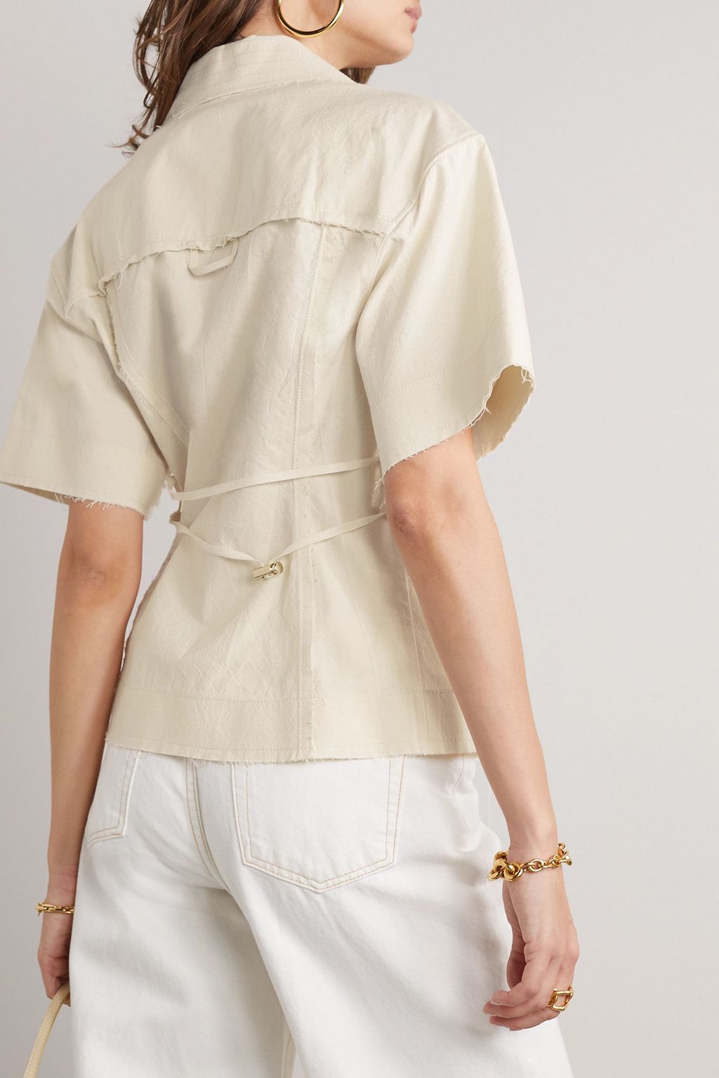 JACQUEMUS قميص من القطن والكنفا مُطرّز