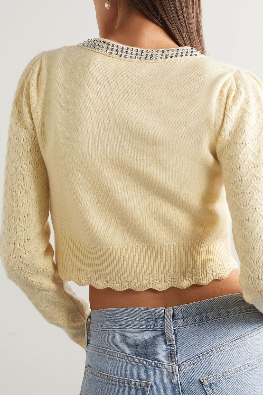 LOVESHACKFANCY كارديغان Brynner قصير من مزيج الصوف والكشمير بحاشية من البوانتيل مزين بالكريستال