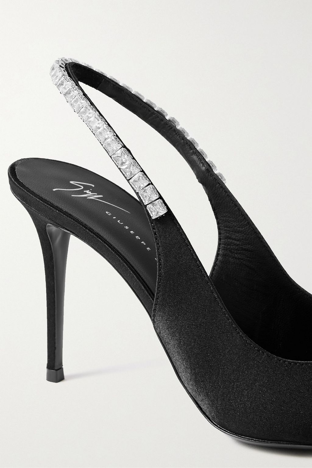GIUSEPPE ZANOTTI Slingback-Pumps aus Satin mit Kristallen