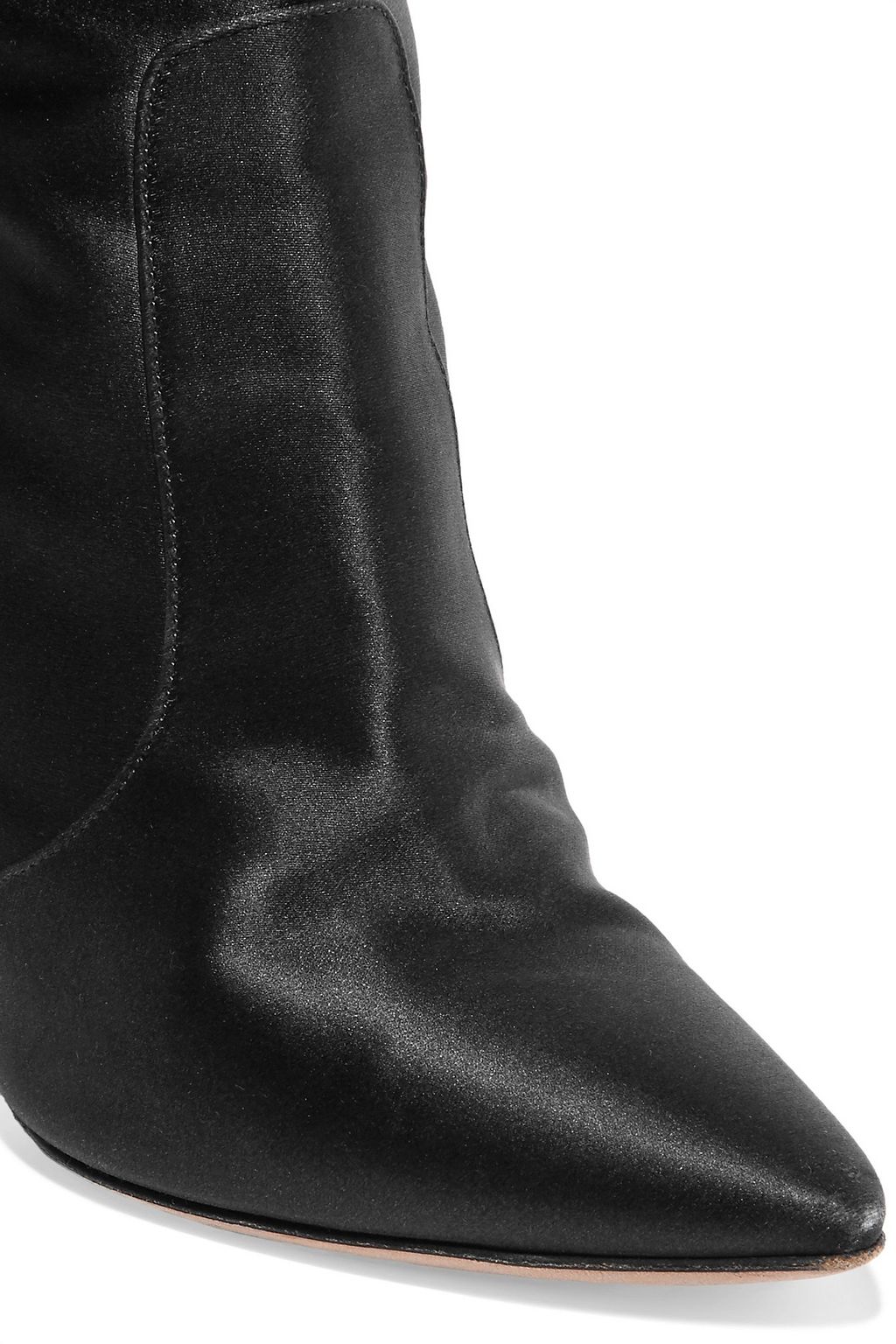 VETEMENTS X MANOLO BLAHNIK بوت بطول الفخذ من الساتان مزين بطبعات