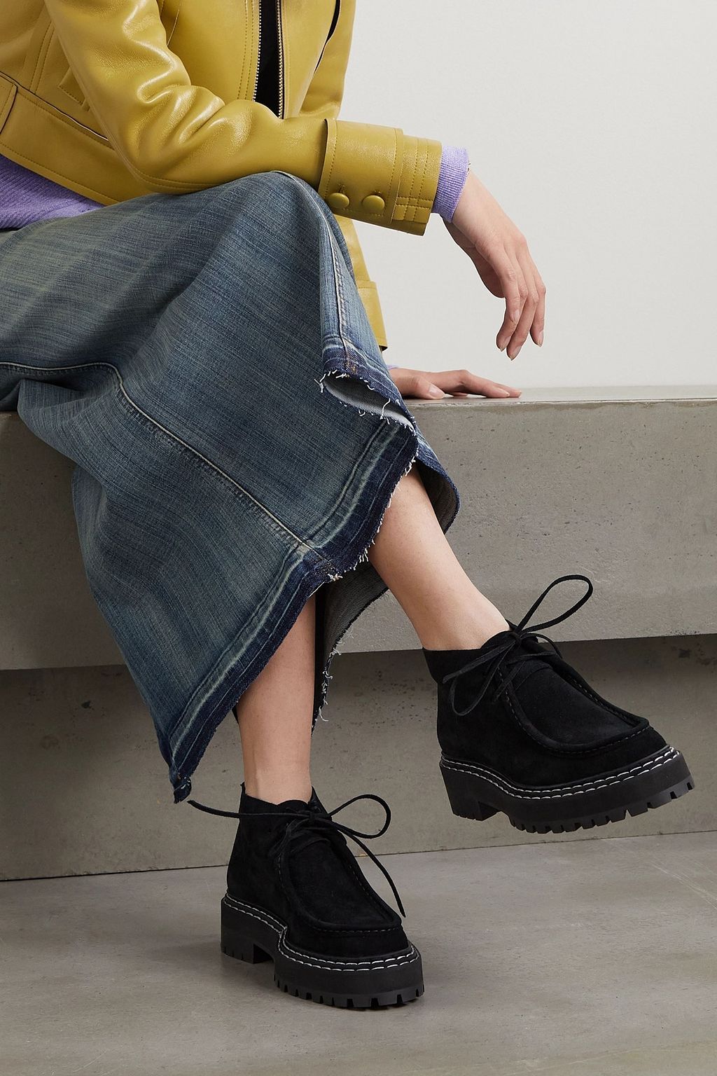 PROENZA SCHOULER بوت بطول الكاحل من جلد السويد بنعل بلاتفورم
