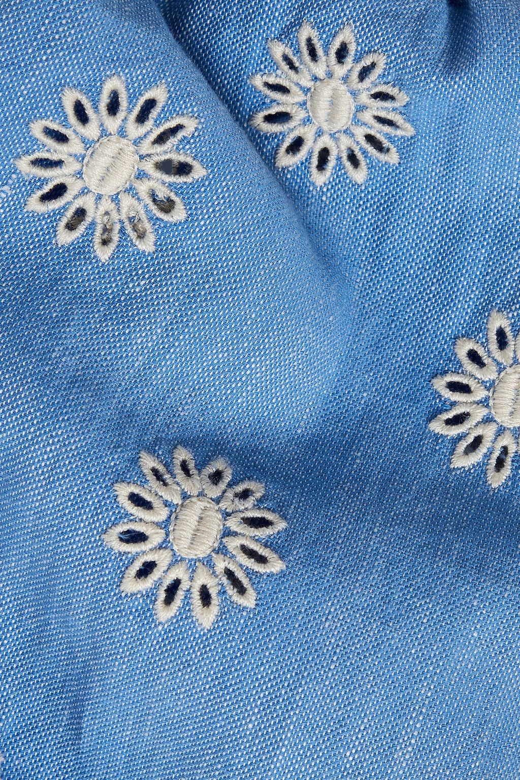 LOVESHACKFANCY بلوزة Milanti من مزيج من القطن والكتان بتطريز برودري إنغليز مُزيّنة بكشاكش مع ربطة أمامية