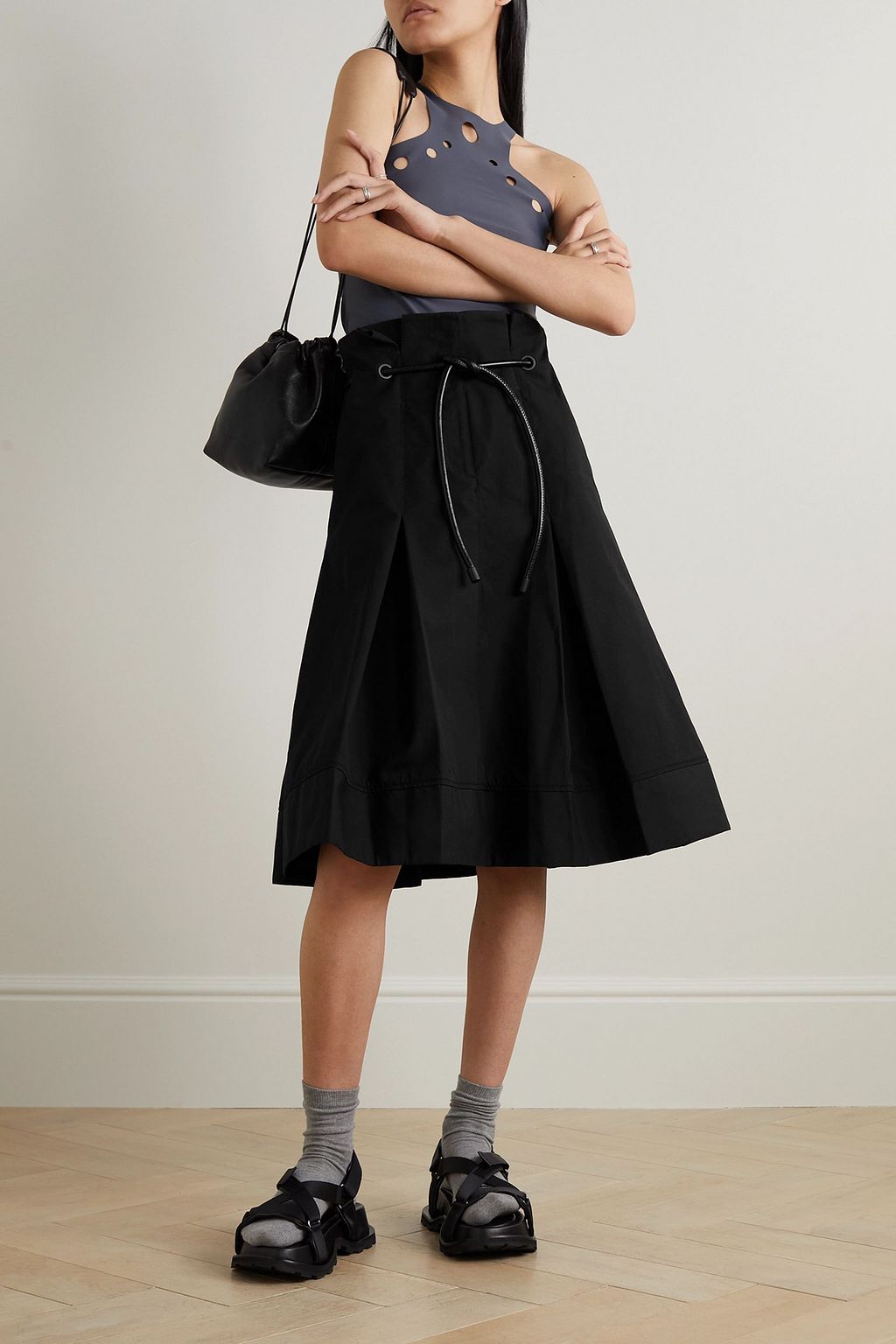 3.1 PHILLIP LIM تنورة متوسطة الطول مصنوعة من قطن بوبلين ومزينة بكسرات