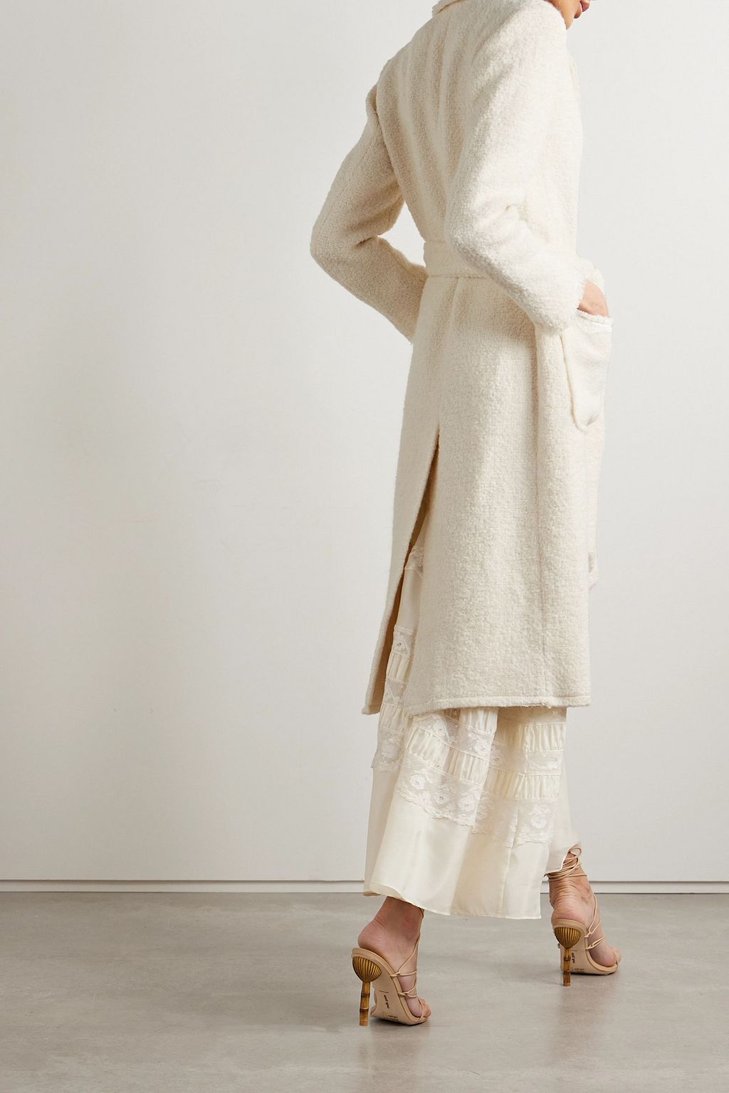 LOVESHACKFANCY معطف Adalie بحزام من التويد البوكليه