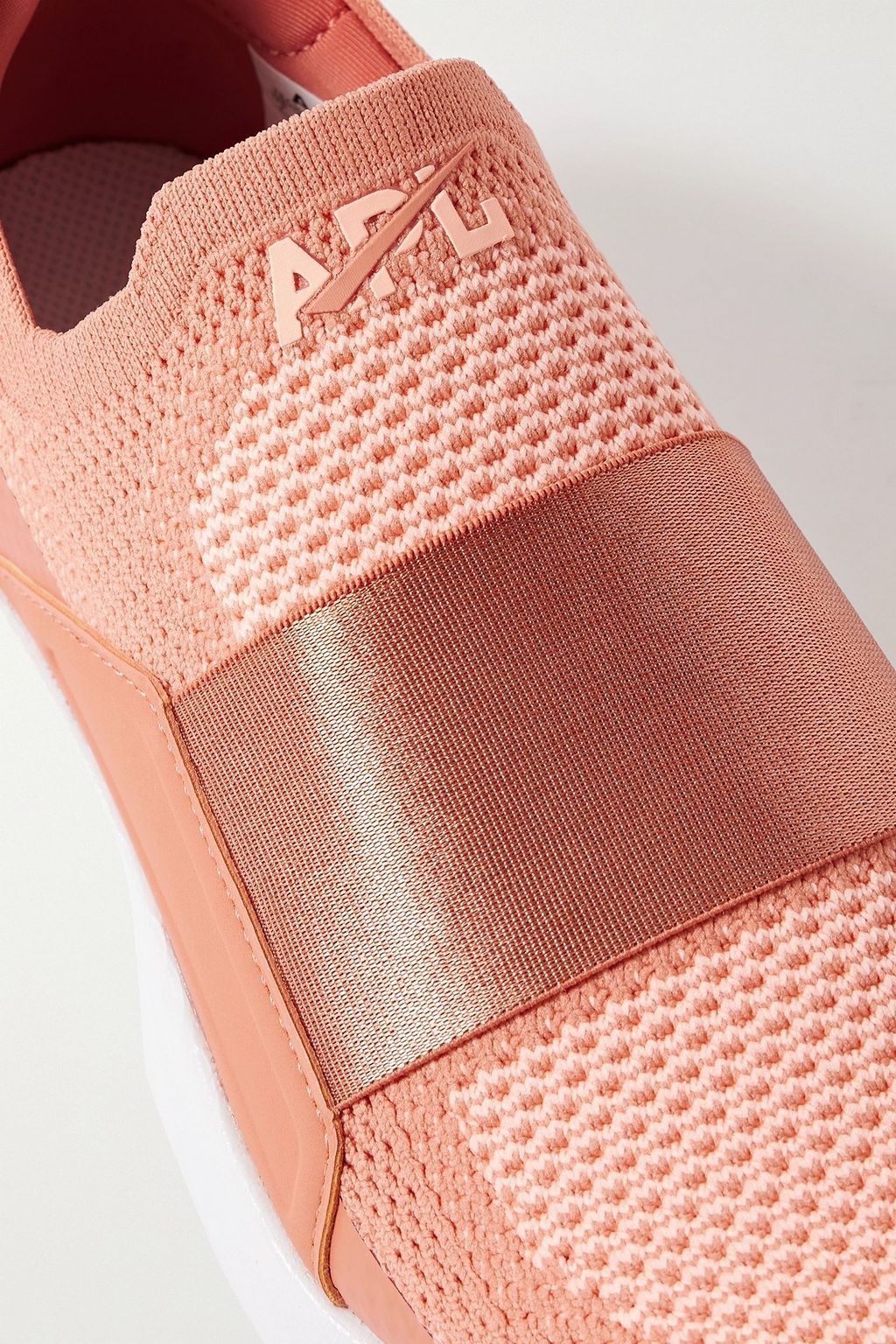 APL ATHLETIC PROPULSION LABS حذاء سنيكرز TechLoom Bliss السهل الانتعال من نسيج شبكي ومطّاط