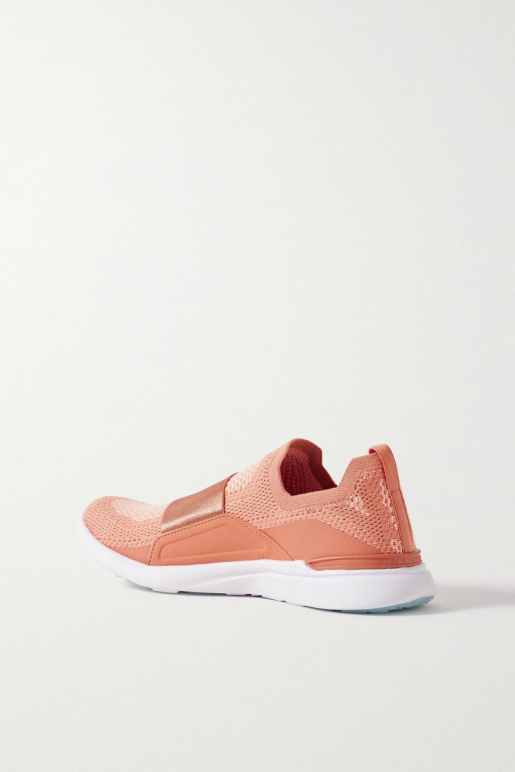 APL ATHLETIC PROPULSION LABS حذاء سنيكرز TechLoom Bliss السهل الانتعال من نسيج شبكي ومطّاط