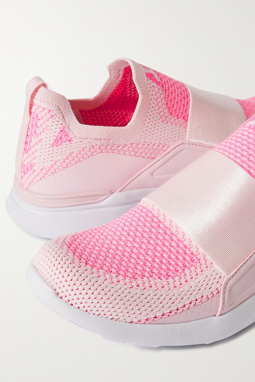 APL ATHLETIC PROPULSION LABS حذاء سنيكرز TechLoom Bliss سهل الانتعال من نسيج شبكي ومطّاط