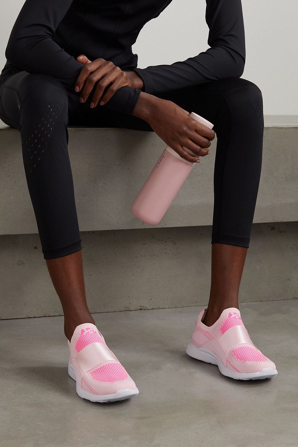 APL ATHLETIC PROPULSION LABS حذاء سنيكرز TechLoom Bliss سهل الانتعال من نسيج شبكي ومطّاط